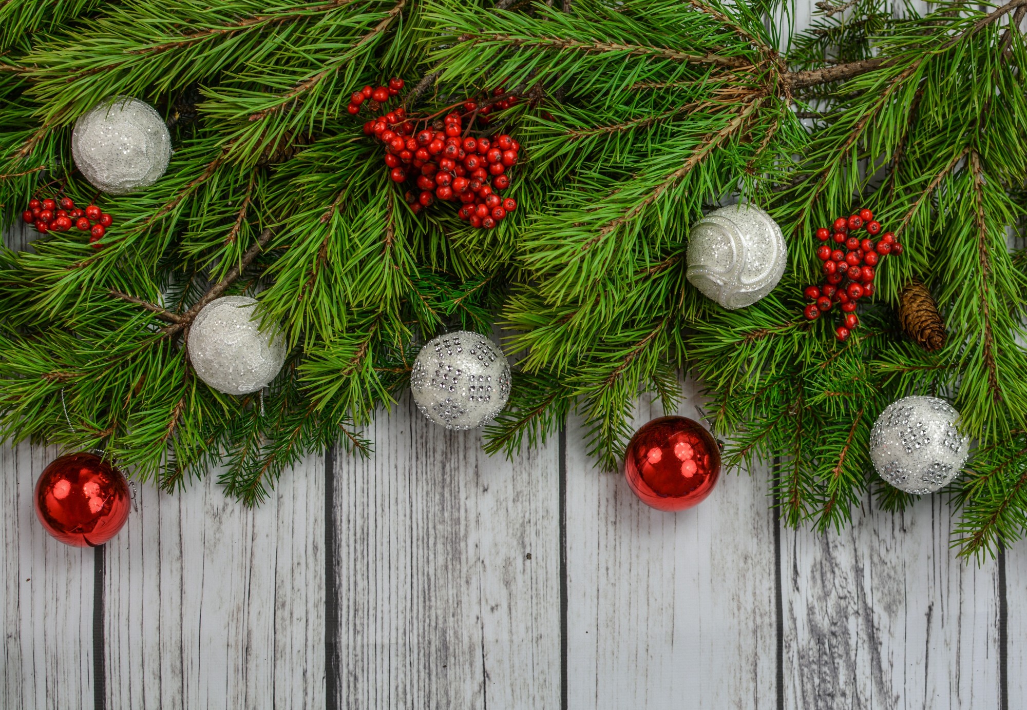 How Should Your HOA Do Their Holiday Decorations?